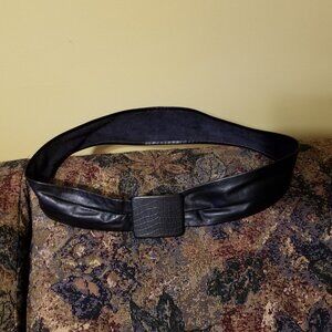 Elegant, vintage 80s, black, soft, supple leather belt, buckle, XS, office+